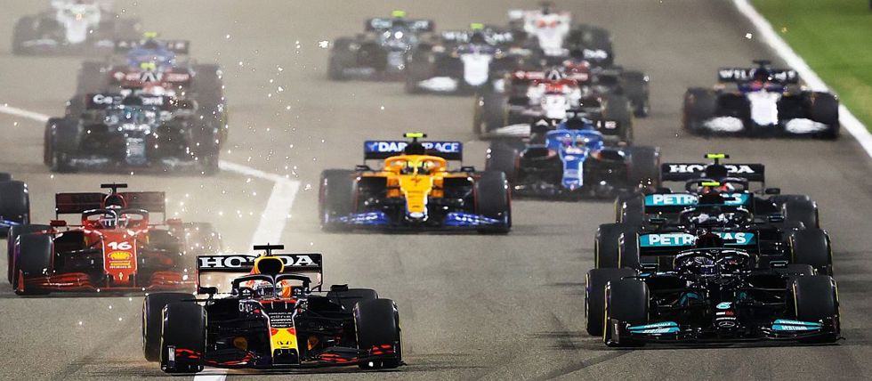 F1 drivers participate in a Formula 1 race