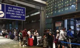 Foreign workers leave Philippines