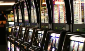 New York senator seeks higher gambling age for VLTs